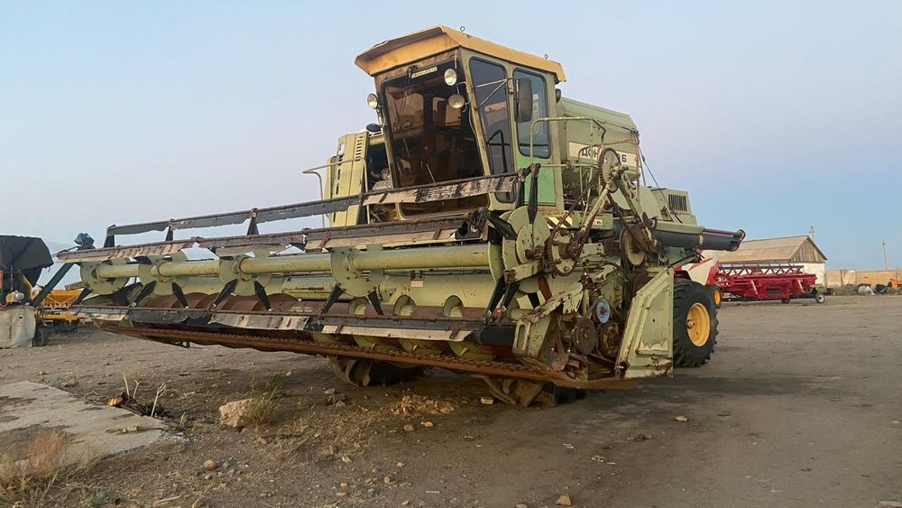 Комбайн ДОН 1500