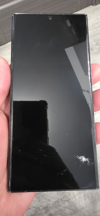 Samsung Galaxy S23 ultra ,full box cu ecranul spart.
