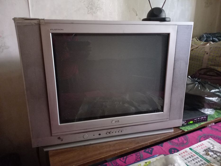 Телевизор LG цветной