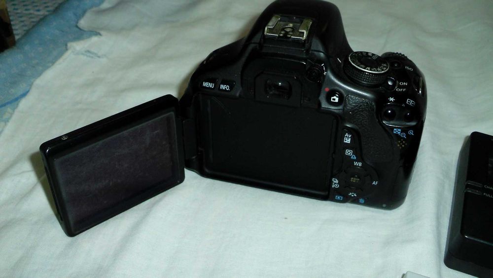 Фотоапарат Canon EOS 600D 18MP + Canon EF-S 18-55 IS KIT или 50мм /1.8