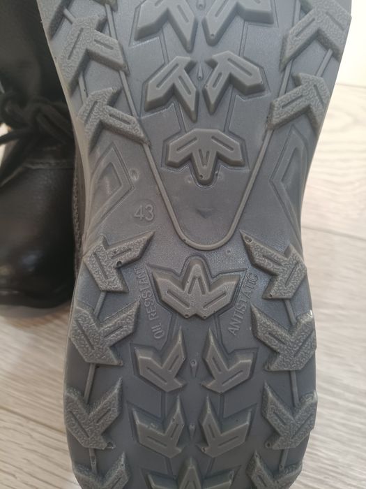 Продам спец.обувь