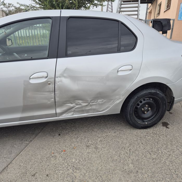 Продаю рено логан 2