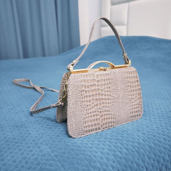 Продам женскую сумочку