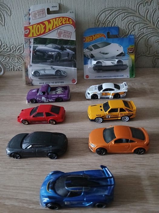 Продам машинки HOTWHEELS