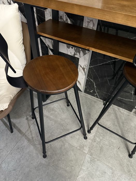 Барная стойка со стульями