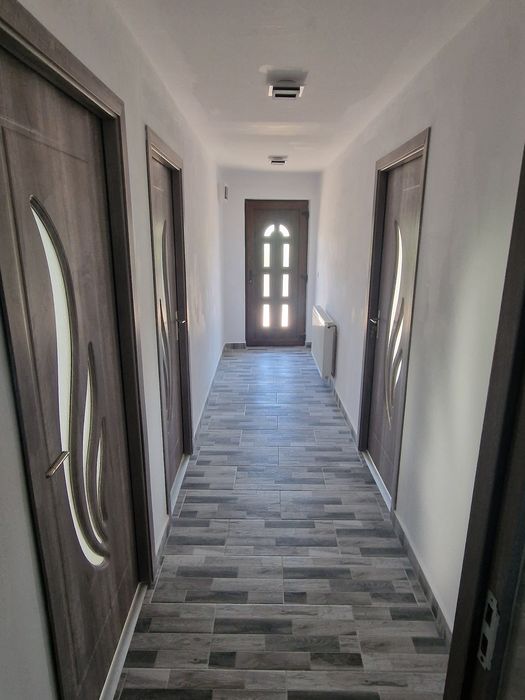 Casa noua la cheie, toate utilitățile, curte amenajata