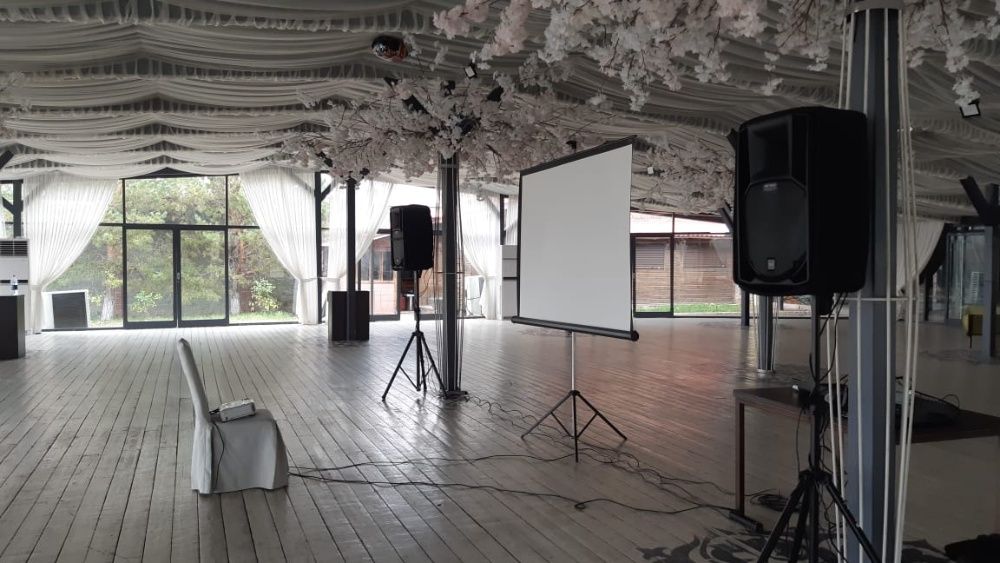 Аренда проекторов Epson и экранов 3.6х2.7м, 2x2м, короткофокусный