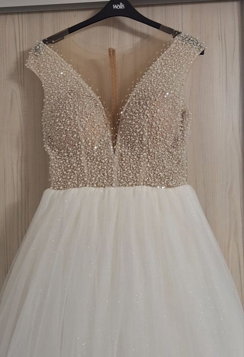 Rochie de mireasă cusută manual