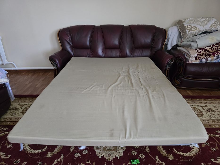 Кожаный диван б/у