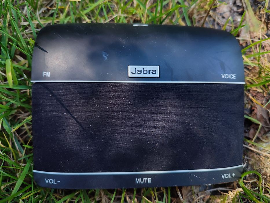 Hansfree auto Jabra HFS100 bluetooth + FM Transmiter + comanda vocala