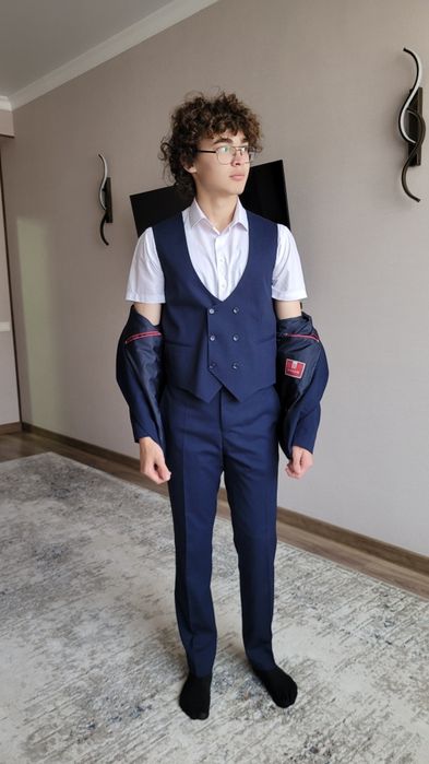 Продам мужской костюм