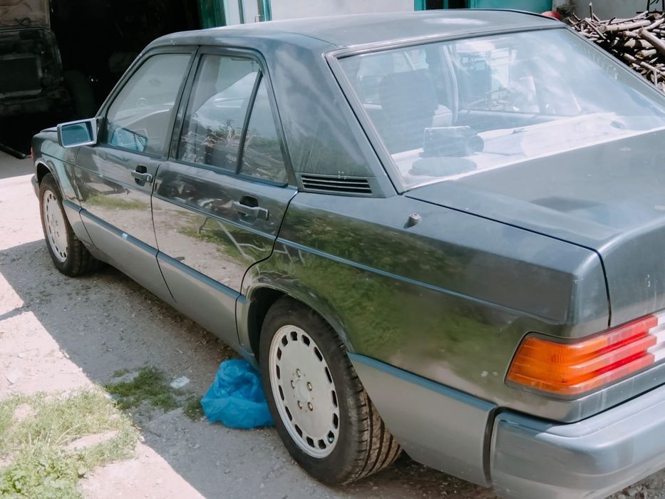 Vând Mercedes 190