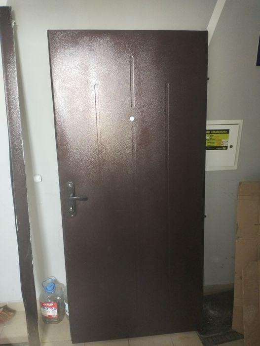 Дверь б/у продам