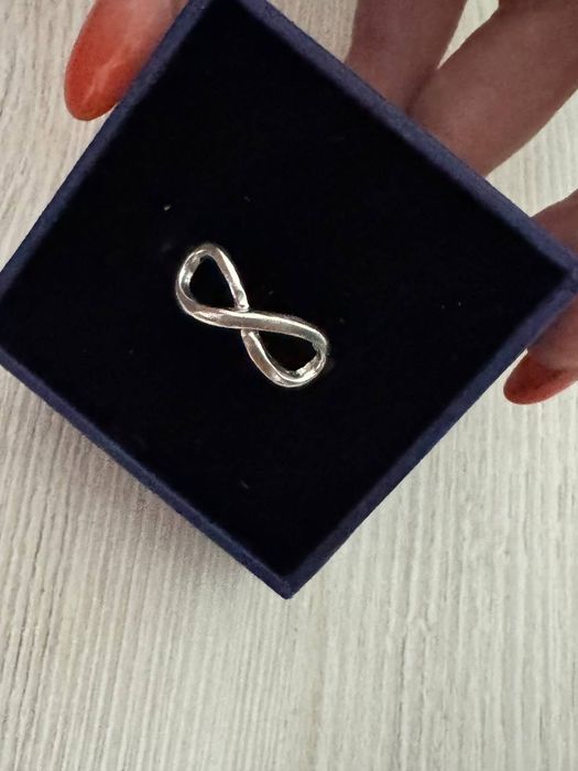 Женское серебряное кольцо размер примерно 17-18