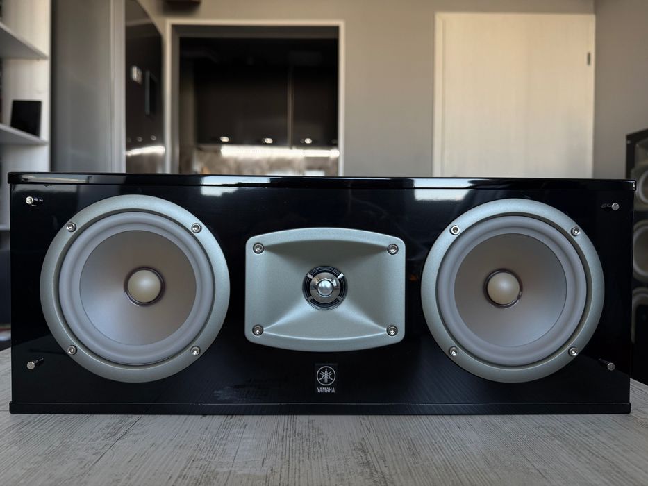 Център колона Yamaha NS-C444