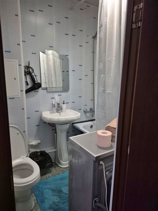 1 ком Напротив Казииту