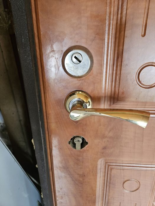 Продам дверь металлическая