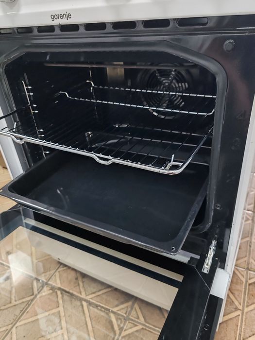 Свободно стояща печка с керамичен плот Gorenje с 2 години Гаранция!