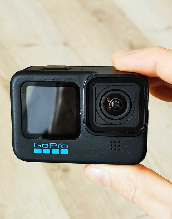 Vand GoPro 10 cu 4 baterii si accesorii