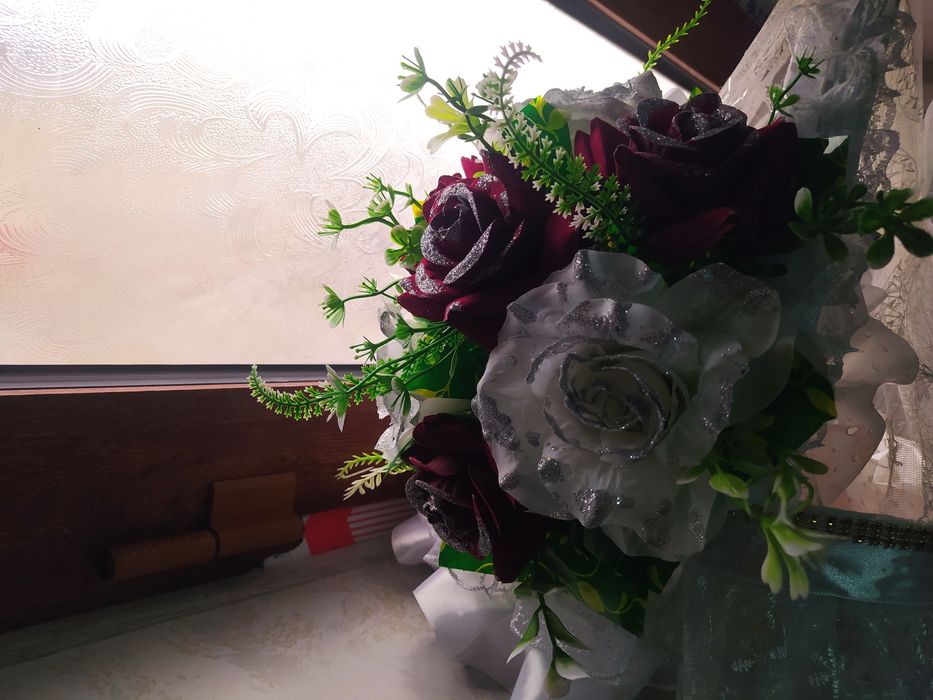 2 Ta yangi Savat guli bilan