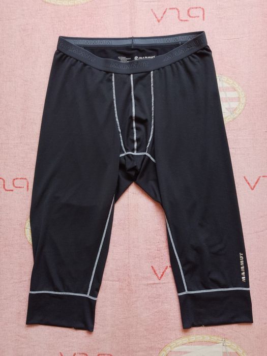 Pantaloni Mammut Go Dry 3/4

Stare: foarte buna, 8.5/10. 

Marime: L. 
Masuratori: talie 36.5 cm, lungime 65/67.5 cm.