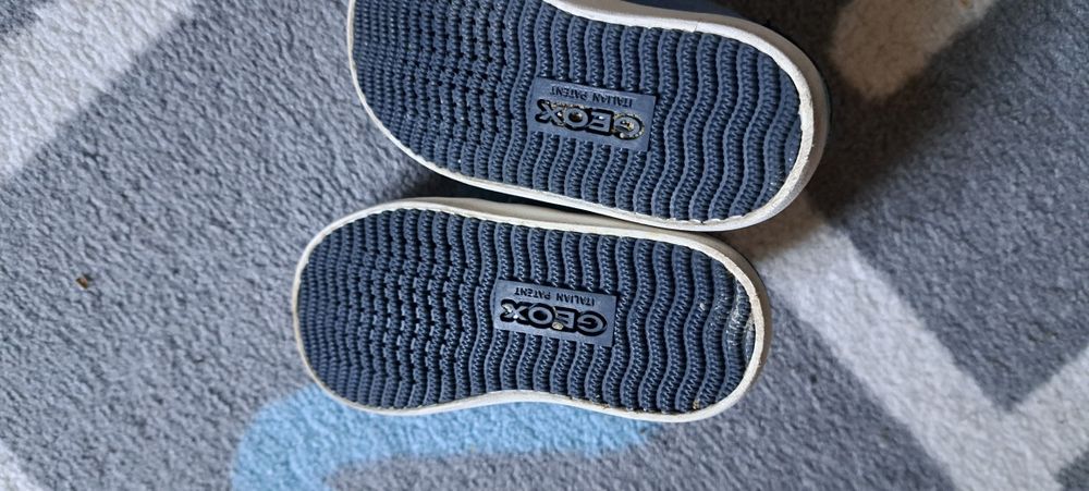 Tenisi cu inchidere velcro si garnituri contrastante, Geox