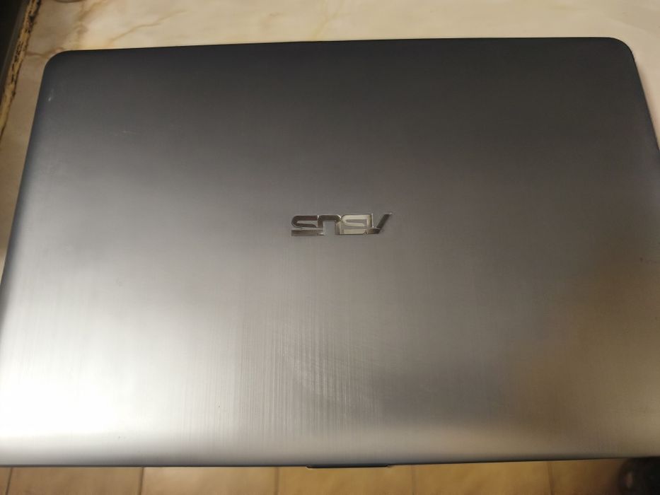 Laptop ASUS X540LJ i3 Gen 5 12GB RAM SSD 240GB Video 2GB Functioneaza doar la priza
Nu
