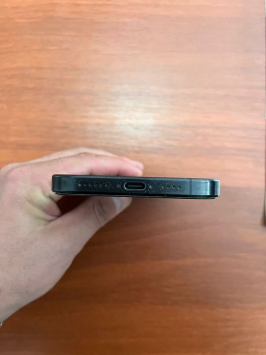 Продам Айфон 16 про макс