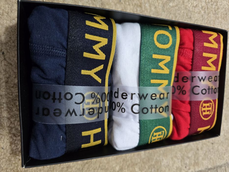 Boxeri Tommy Hilfiger noi impecabili