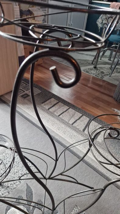 Продаётся подставка для цветов