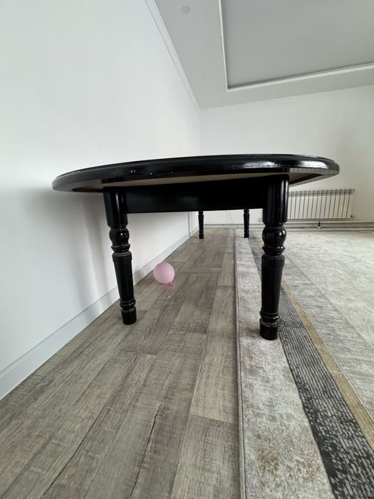 Стол для гостинной