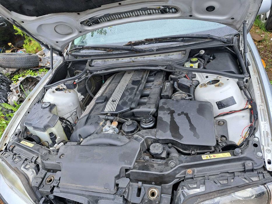 Продавам e46 330xi 231hp автомат facelift на части