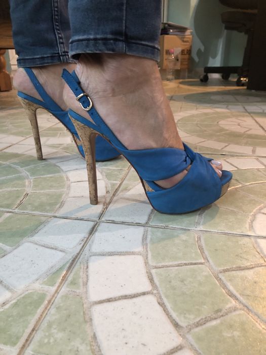 Sandale albastre cu toc inalt