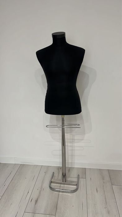 Inchiriez bust panou masuta cu oglinda