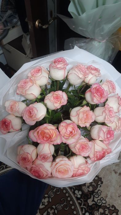 Цветы 11 апреля продам по низким ценам если что звлните на день рожден