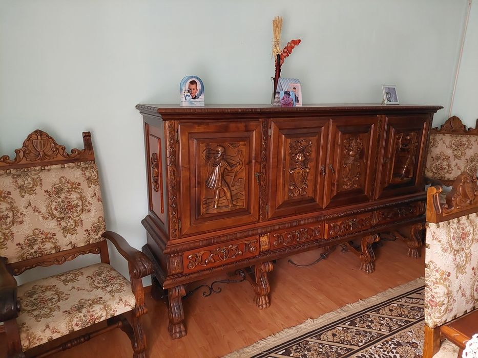 Mobila sculptata stil renastere