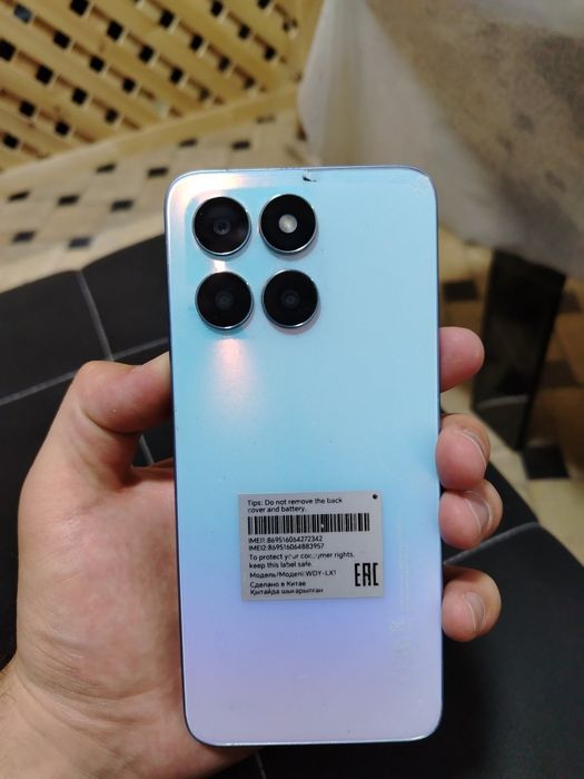 Honor X6a karobkasi bilan