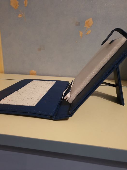 Калъф за таблет с клавиатура