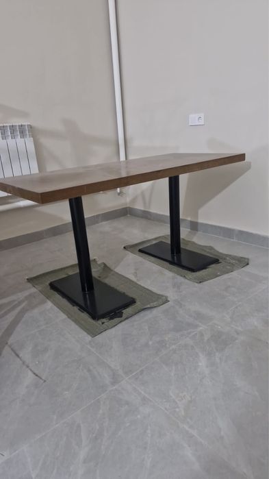 Продам стол с железными ножками