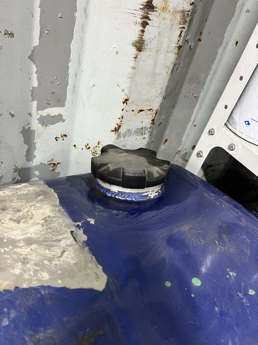 Толпивный бак с кронштейнами