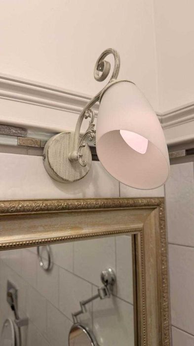 Бра металл, Италия