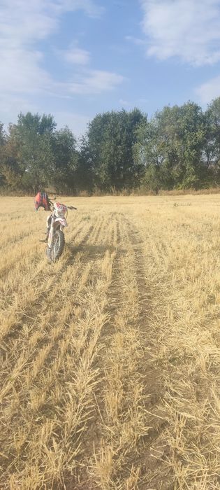 Продам мотоцикл в хорошем состоянии все работает исправно едет. Опер.