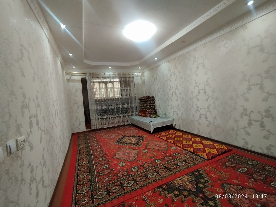 Yangiyoʻl tumani Gulbahor  mahallasida 3 xonali kvartira sotiladi