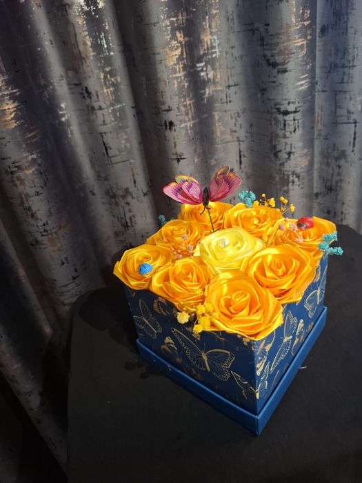 Cutie decorativa cu trandafiri