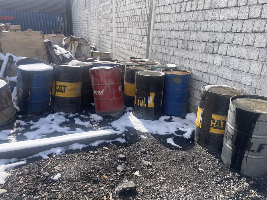 Битум дорожный в большой корыте