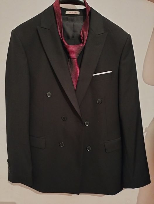 Костюм двубортный