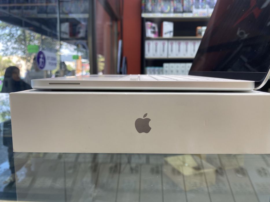 Macbook Neo 8GB/256GB/SILVER (7 циклов)