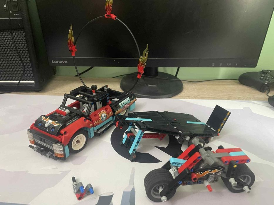 Lego Tehnic Camion și Motocicleta