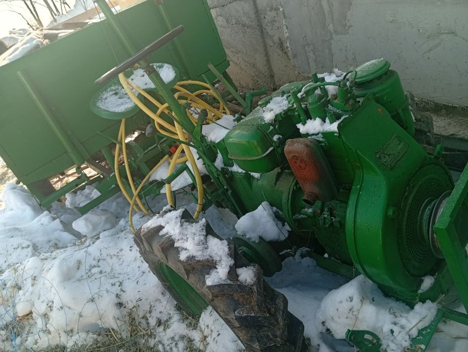 Vând tractor lombardini