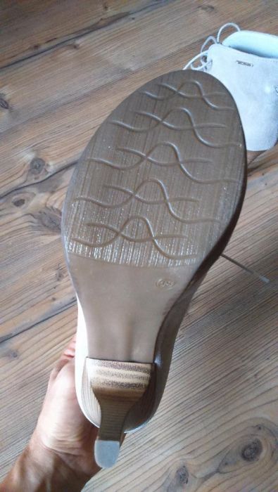 Sandale cu toc Lasocki